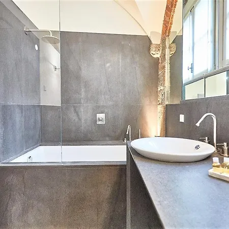 Astra-modern Loft Cathedral View Apartment