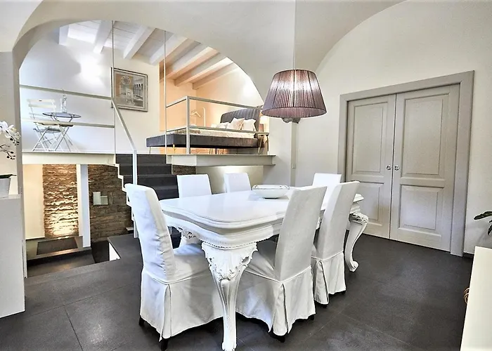 Astra-modern Loft Cathedral View ベルガモ