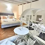 Astra-modern Loft Cathedral View Appartamento