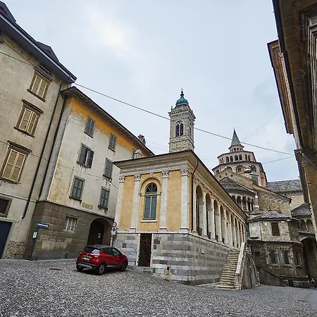 Astra-modern Loft Cathedral View Daire Bergamo