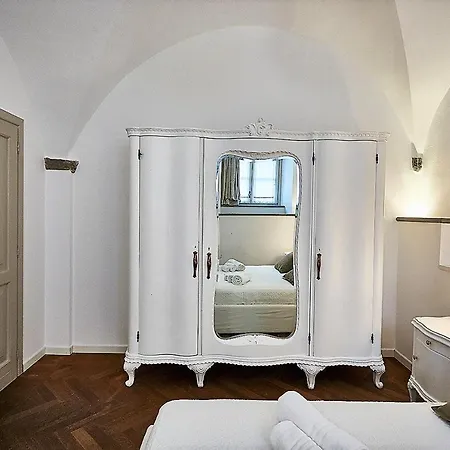 Daire Astra-modern Loft Cathedral View *