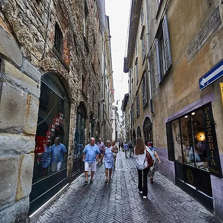 Daire Astra-modern Loft Cathedral View Bergamo