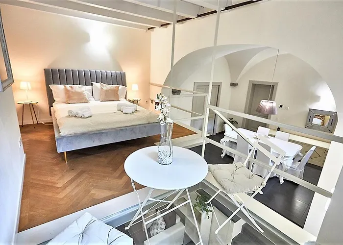 Astra-modern Loft Cathedral View Апартаменти